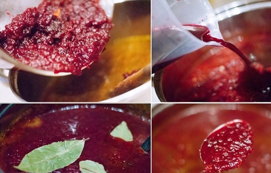 1. Этап. Борщ с ушками: 4. Аккуратно достаньте шумовкой грибы из бульона. Выложите пюрированные овощи в кастрюлю, влейте свекольный квас. Добавьте по вкусу соль и специи. Варите борщ около 20 минут на медленном огне.