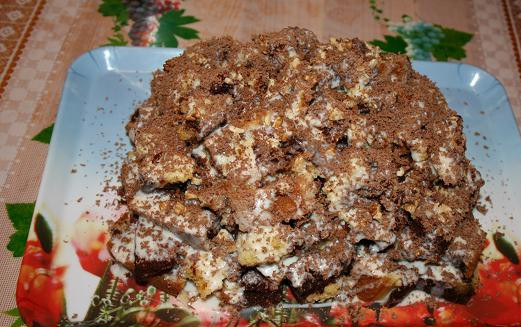 1. Этап. Торт Ивашкины кудряшки: 4. Вот так он выглядел у меня на праздничном столе. Торт не только красивый, но и очень вкусный.