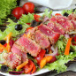 Салат с жареным тунцом