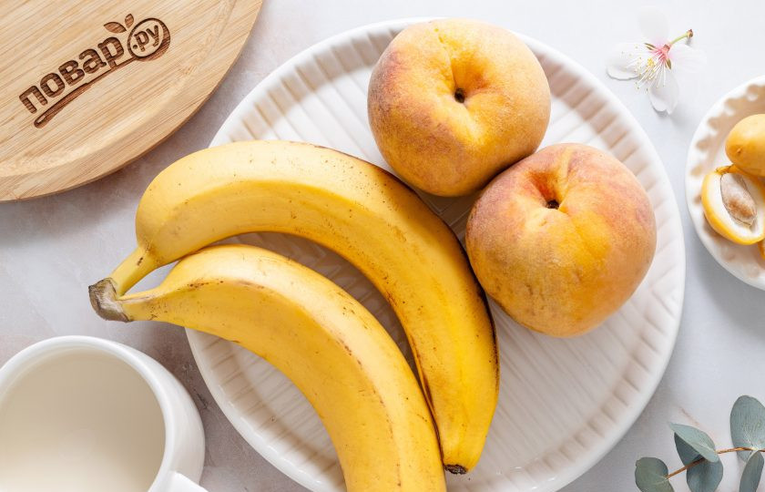 1. Этап. Смузи с персиком и бананом: Подготовьте все ингредиенты.