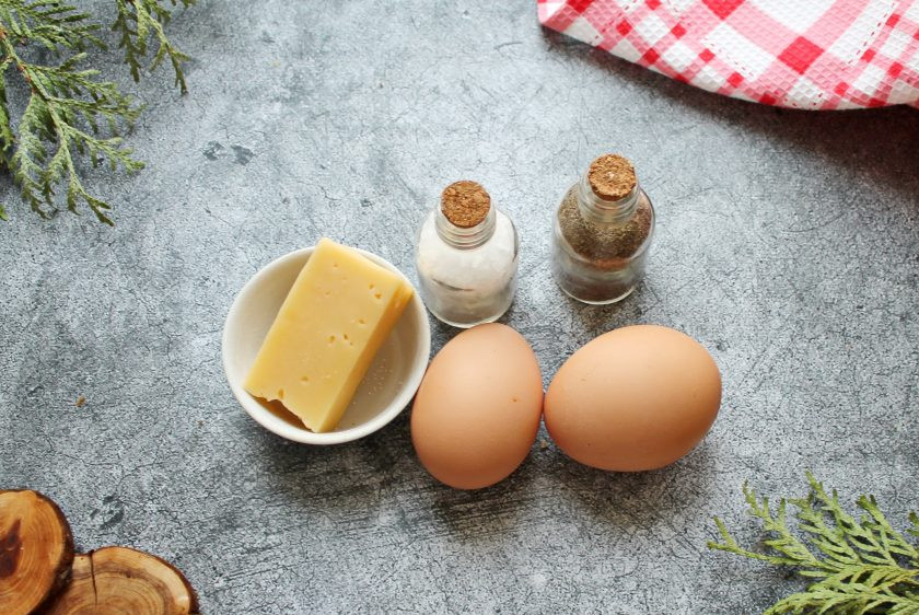 1. Этап. Яйца в пуховом гнезде: Подготовьте все необходимые ингредиенты для приготовления яиц в пуховом гнезде.