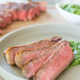 Стейк и чимичурри соус