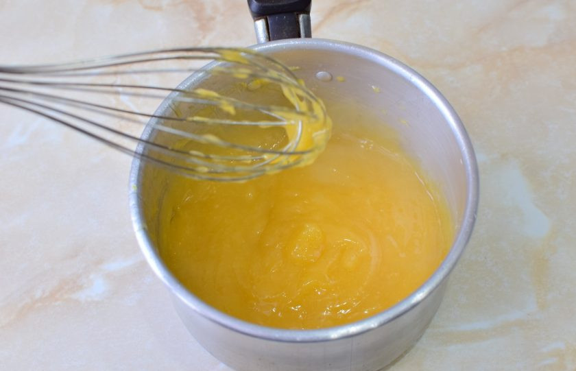 1. Этап. Апельсиново-лимонный курд: Верните на огонь и при постоянном помешивании снова доведите до кипения. Масса получается средней густоты. Снимите с огня.