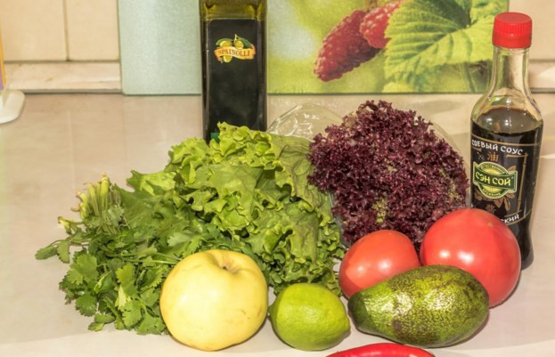 1. Этап. Салат Лолло росса: Подготовьте ингредиенты.