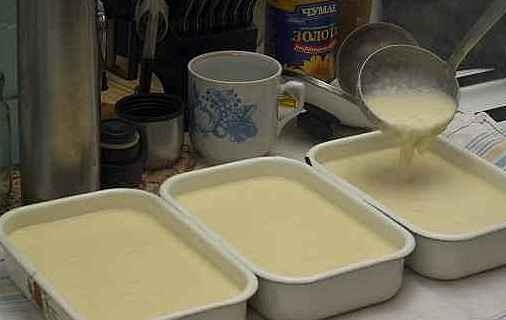 1. Этап. Кисель молочный: Добавляем ванильный сахар, и варим еще 4-5 минут, не забывая помешивать. готовый кисель разливаем по судкам или порционным емкостям.