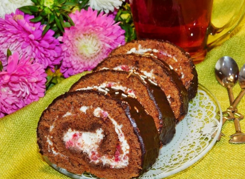 1. Этап. Бисквитный рулет с творогом и ягодами: Приятного чаепития!