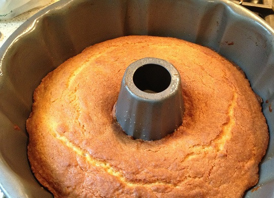 1. Этап. Сладкий кексик: 4. Далее все очень просто - отправить форму в разогретую духовку на 25-30 минут. Кекс должен хорошо подрумянится и как следует пропечься внутри.