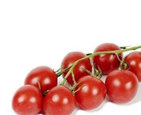 1. Этап. Варенье из помидоров: Помидорки черри снять с веточек и помыть.