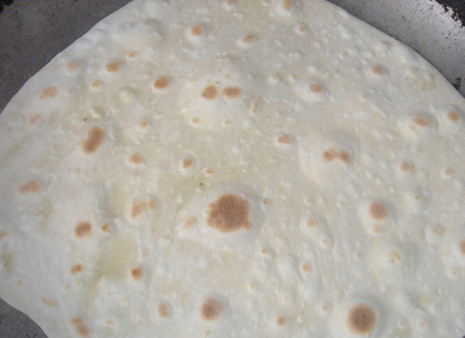 1. Этап. Кыстыбый на кефире: Обжариваем с двух сторон на сковороде, жарить без масла.