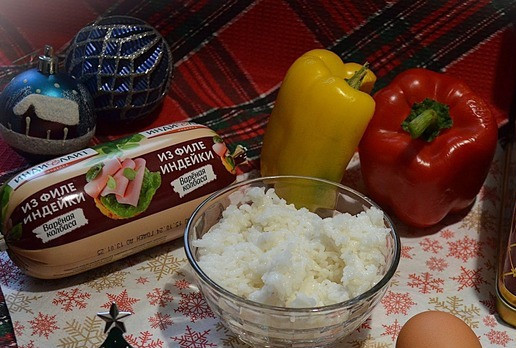 1. Этап. Салат слоёный Снеговик: Приготовить продукты. Рис сварить заранее и остудить.