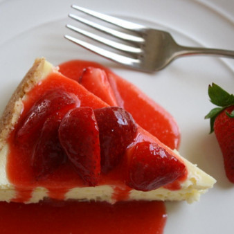 Творожный пирог с клубникой