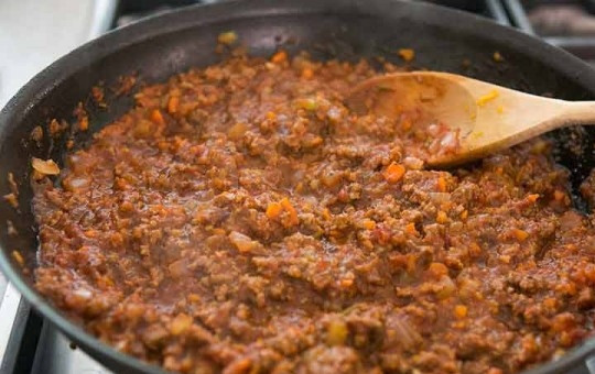 1. Этап. Бургер Неряшливый Джо: 6. Убавьте огонь до минимума и готовьте все около 10 минут, по вкусу добавьте соль или перец.