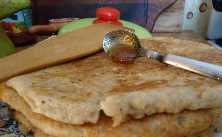 1. Этап. Постные блины из овсяных хлопьев: Готовые блины постные из овсяных хлопьев подавайте к чаю с вареньем или сметаной. Приятного аппетита!