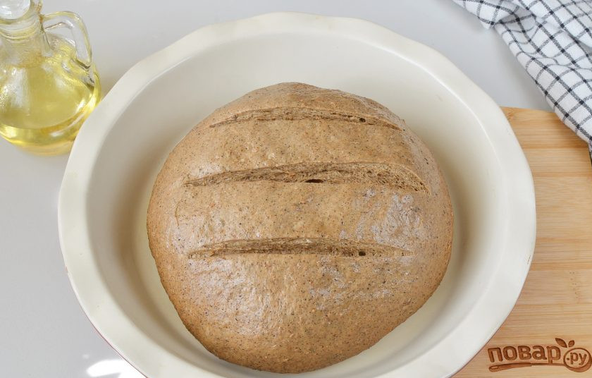 1. Этап. Рецепт хлеба с солодом: Сделайте надрезы, если хотите, продольные или крестообразный. Отправьте хлеб в духовку и выпекайте 45 минут.