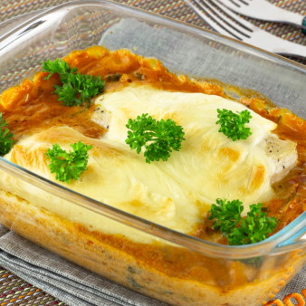 Филе куриной грудки под сливочно-томатным соусом