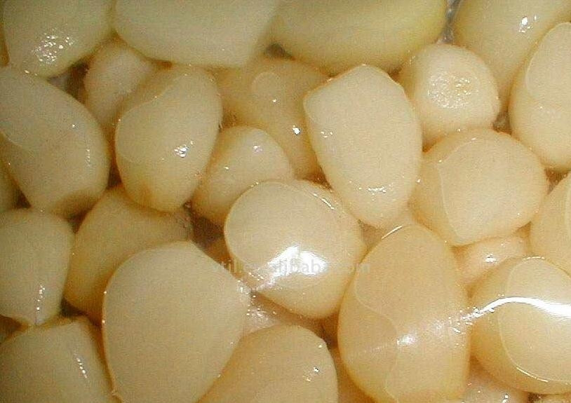 1. Этап. Квашеный чеснок: Заливаем чеснок охлажденным рассолом и убираем в прохладное темное место на 3 недели.