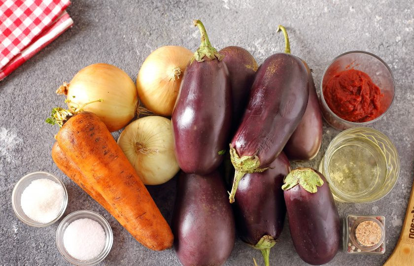 1. Этап. Икра из баклажанов на зиму Пальчики оближешь: Подготовьте все ингредиенты.