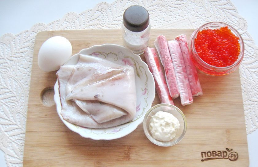 1. Этап. Салат Царская радость: Подготовьте необходимые ингредиенты.