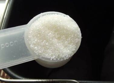 1. Этап. Тесто в хлебопечке для пирогов: А следом — сахар.