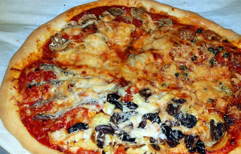 1. Этап. Сырная пицца Четыре сезона: 8. Вот такая ароматная, невероятно вкусная и сытная пицца получается. Наслаждайтесь!