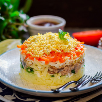 Мимоза с консервой