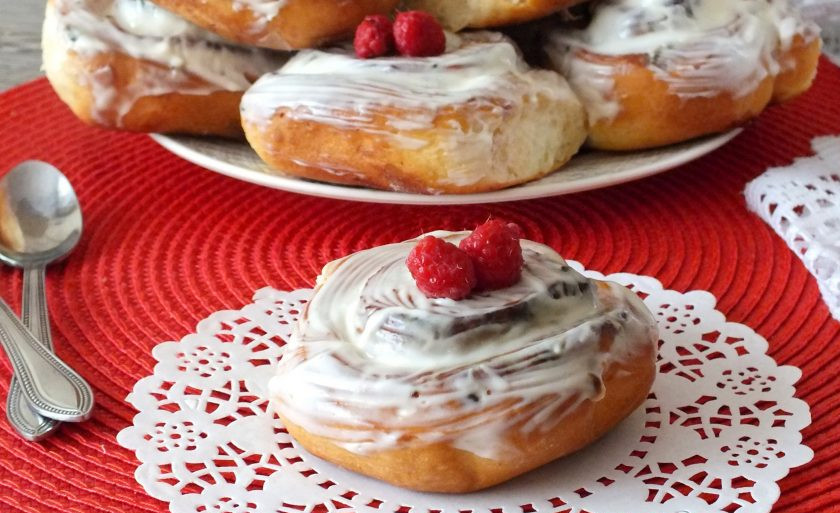 1. Этап. Синнабоны с малиной: Приятного аппетита!