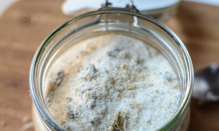 1. Этап. Ванильный сахар в домашних условиях: Перемешайте.