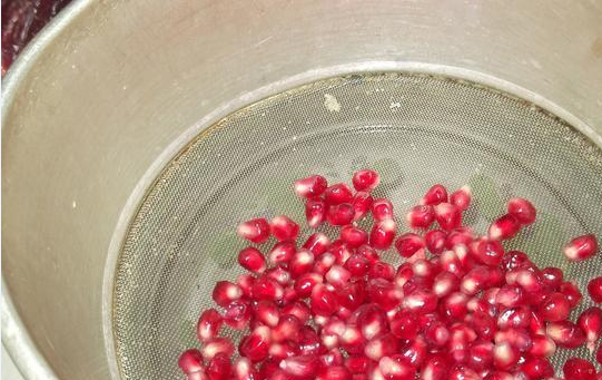 1. Этап. Хазани хоровац: Извлекаем зерна из граната.