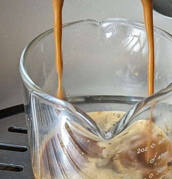 1. Этап. Десерт Аффогато 2: Сварить крепкий эспрессо.