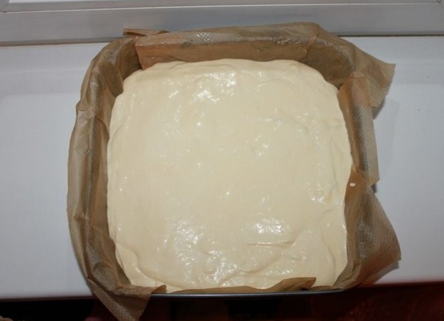 1. Stage. Cottage cheese casserole with honey: Pour the dough into a mold covered with parchment and bake at 180 degrees for 35-45 minutes. When time runs out without opening the oven door, leave the casserole for another 10 minutes warm.