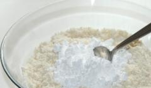 1. Этап. Сконы со сливочным кремом: Всыпать сахарную пудру и все хорошенько перемешать.