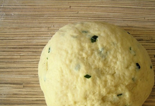 1. Этап. Пирог с лососем, зеленью и овощами: Накройте и оставьте на 15-20 минут.