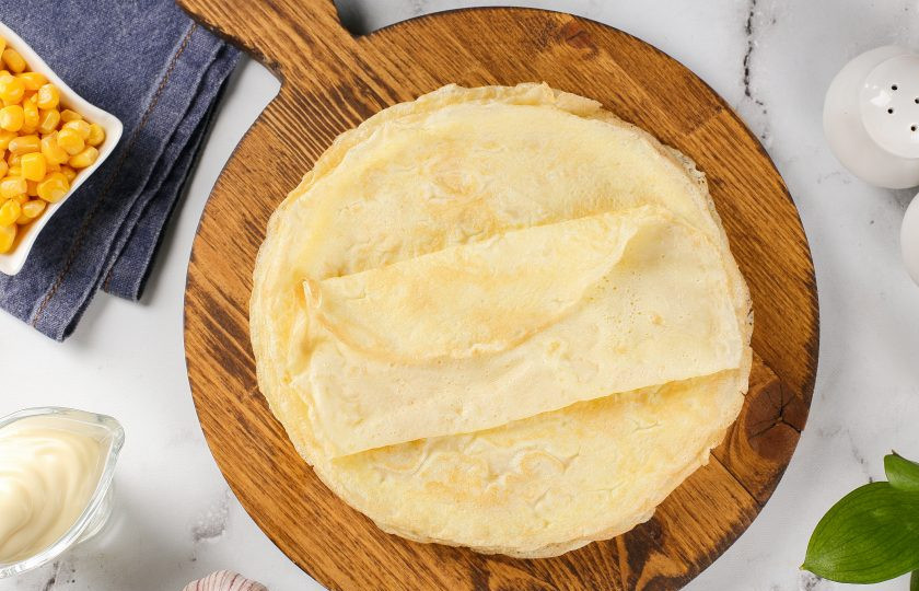 1. Этап. Салат с яичными блинчиками: Из указанного количества получается 8-10 шт, в зависимости от размера.