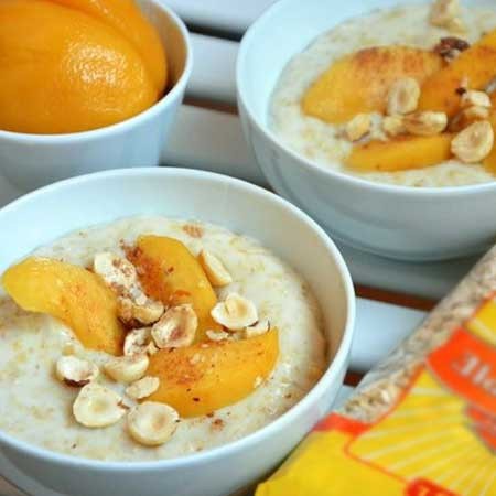 1. Stage. Oatmeal porridge for children: Add the butter to the porridge, arrange on plates, add slices of pepper and sprinkle with nuts.