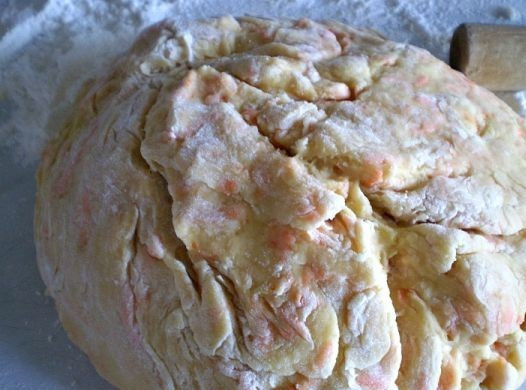 1. Этап. Печенье из моркови: Тесто не должно быть очень крутым.