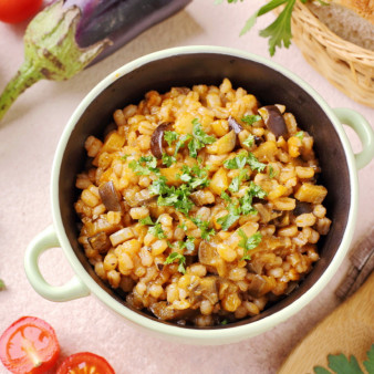 Перловка с баклажанами