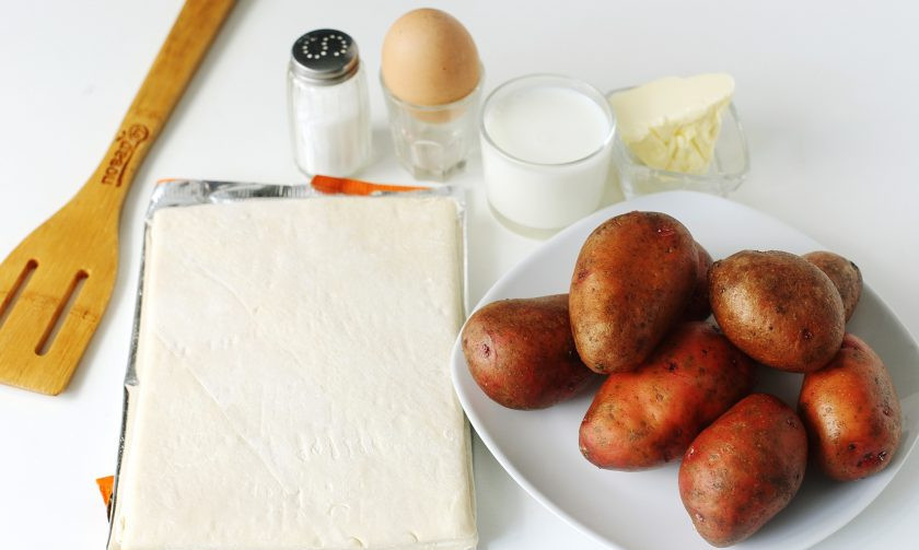 1. Этап. Конвертики с картошкой: Подготовьте все ингредиенты.