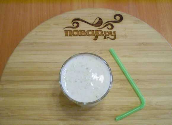 1. Этап. Кефир с огурцом: Разлейте по стаканчикам и подайте с трубочкой или без.