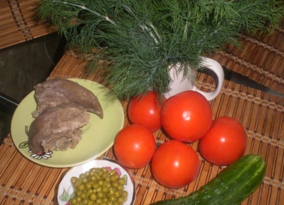 1. Этап. Салат пикантный с языком: Подготовьте все необходимые ингредиенты.