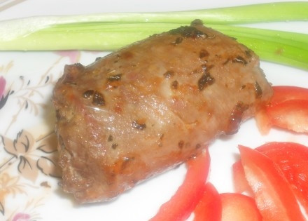 1. Этап. Рулетики из индейки в мультиварке: Ставим противень с рулетиками в духовку и продолжаем готовку. Обжариваем их там до румяной корочки. Теперь наши рулетики из индюшки готовы. Приятного аппетита!