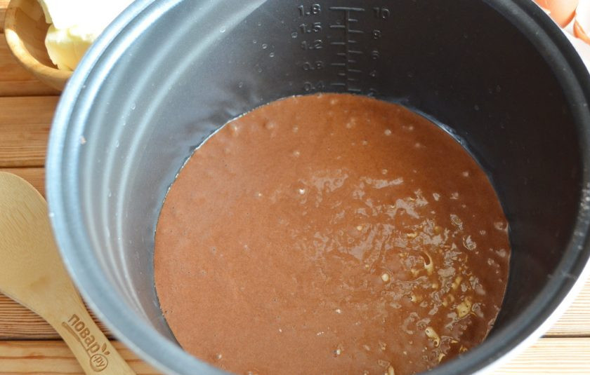 1. Этап. Шоколадный торт с орехами: 6. Смажьте кисточкой с маслом форму для выпечки, перелейте тесто. Я пекла в мультиварке, она не подводит никогда! Режим 