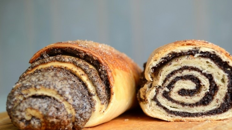 1. Этап. Маковый рулет без дрожжей: 8. Запекайте рулет в разогретом до 200 градусов духовом шкафу 20-25 минут. Наслаждайтесь!