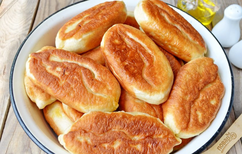 1. Этап. Пирожки с капустой (мастер-класс): Жарьте пирожки во фритюре или сковороде с высокими бортами. Огонь — медленный, периодически переворачивайте пирожки, чтобы они не подгорели. Пирожки с капустой готовы! Угощайтесь!