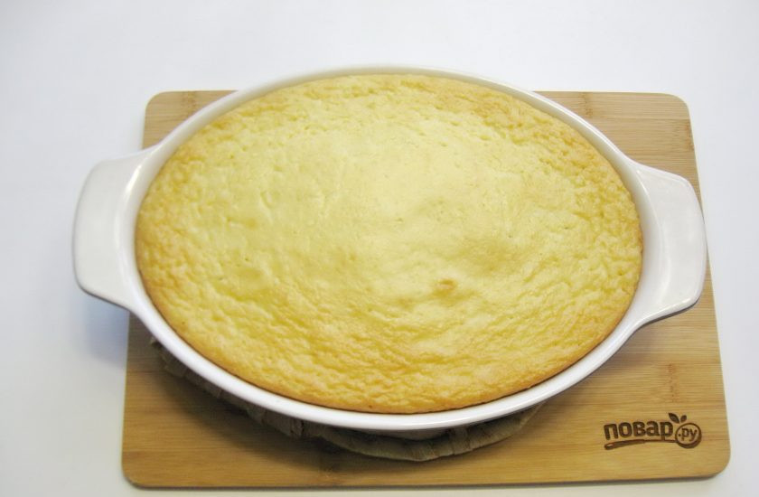 1. Этап. Запеканка из творога и пшенной каши: Готовьте запеканку в духовке, которую нужно предварительно разогреть до 175-180 градусов 45-50 минут. Верх должен слегка подрумяниться, но сильно зажаривать её не стоит.