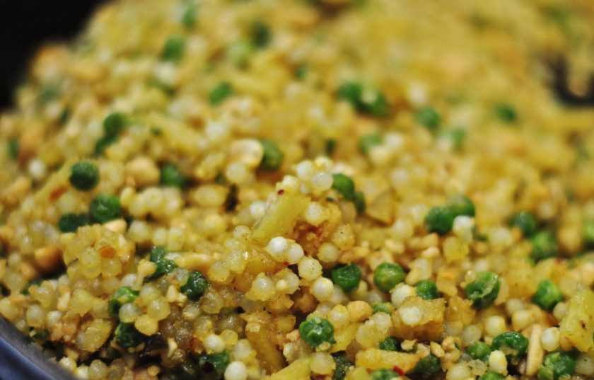 1. Этап. Тапиока: 4. В последнюю очередь выложите тапиоки, арахис, выдавите сок половинки лимона. Готовьте все 2-4 минут.