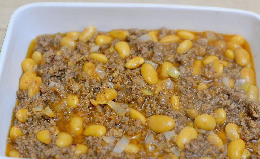 1. Этап. Пирог пастуха: 6. В форму для запекания выложите приготовленный фарш.