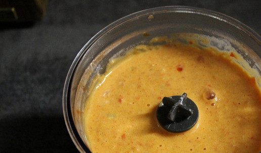 1. Этап. Паста с сыром страчателла и запечёнными овощами: Добавив сыр страчателла и воду из-под макарон, доводим до нужной густоты.