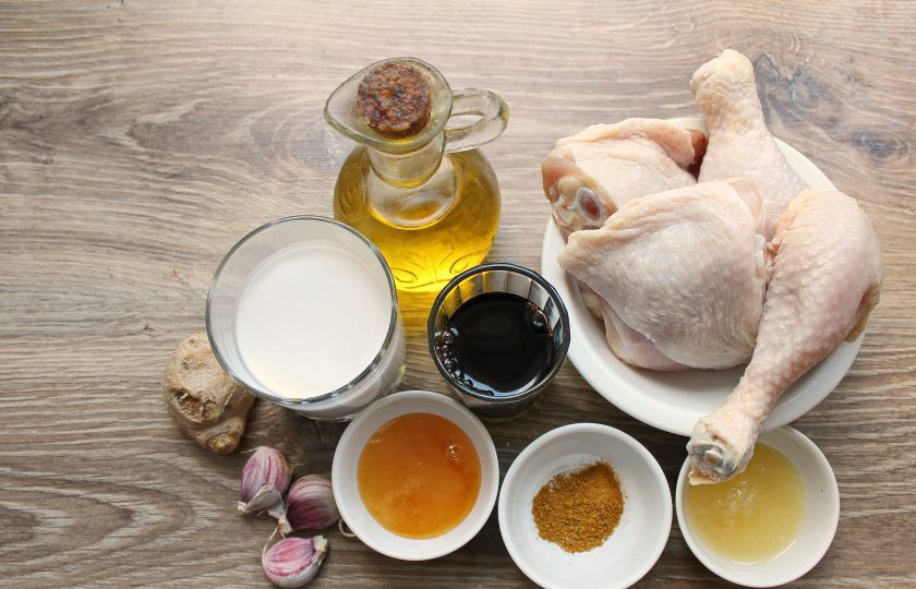 1. Этап. Курица по-тайски в кокосовом молоке: Подготовьте все необходимые ингредиенты для приготовления курицы по-тайски с кокосовым молоком.