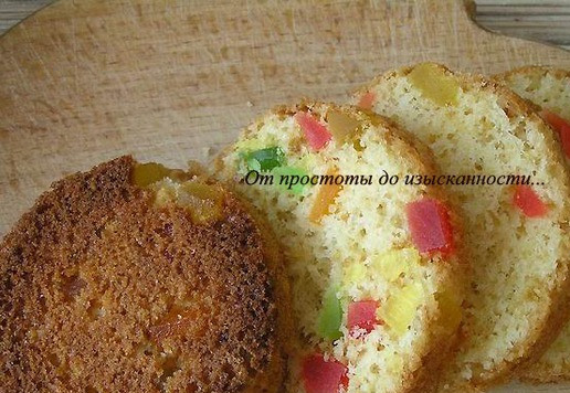 1. Этап. Торт Пасхальный из кексов или куличей: Кексы (или небольшие куличи, диаметром 6-7 см) нарежьте кружками одинаковой толщины.