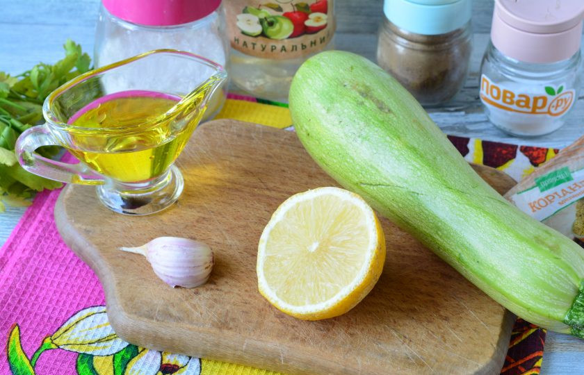 1. Этап. Маринованные кабачки за 30 минут: Подготовьте все ингредиенты.